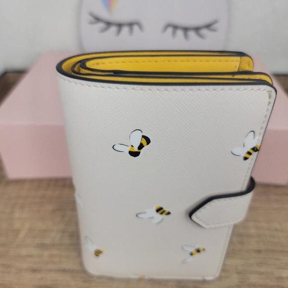 🐝Kate Spade Honey Bee Bifold Wallet Parchment NWT - Picture 5 of 16